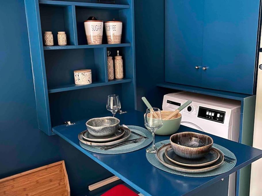 Bluexenia 1 Bedroom Retro Luxury Атина Екстериор снимка