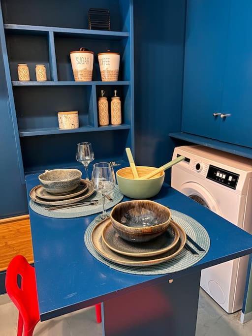 Bluexenia 1 Bedroom Retro Luxury Атина Екстериор снимка