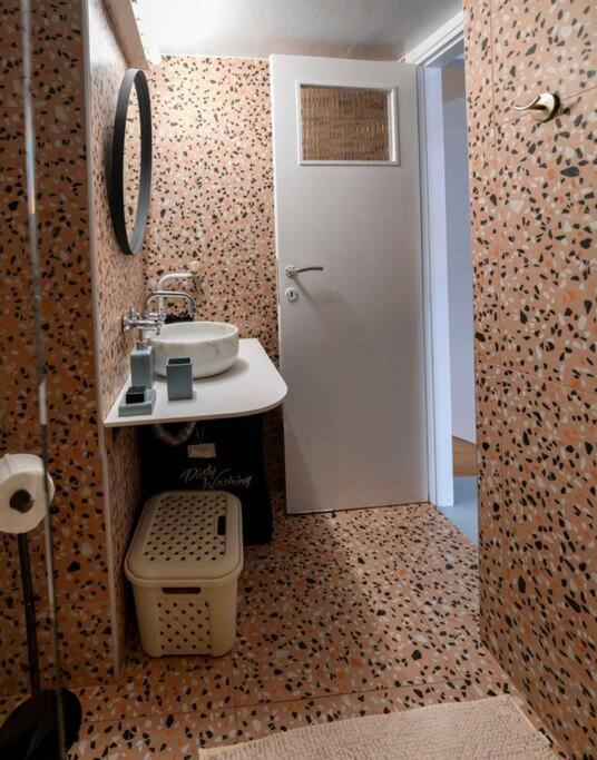 Bluexenia 1 Bedroom Retro Luxury Атина Екстериор снимка